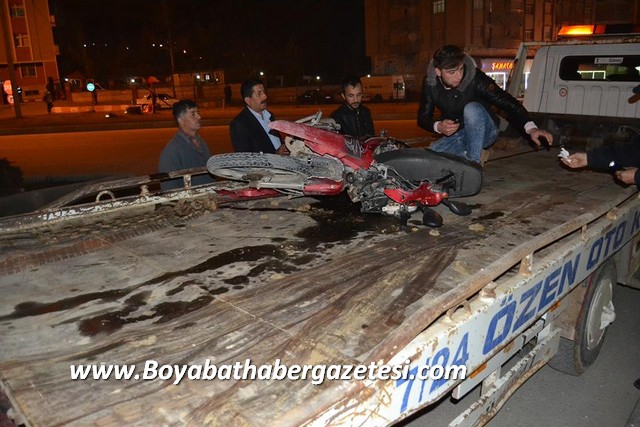 Motosiklet Otomobil ile Kaza Yaptı 2 Yaralı