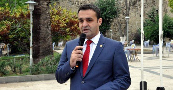CHP’Lİ KARADENİZ, ÖĞRENCİLERİN KARNE HEYECANINI PAYLAŞTI