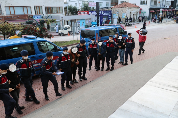 ERFELEK’TE EVDEN HIRSIZLIK YAPAN ŞAHISLAR YAKALANDI!