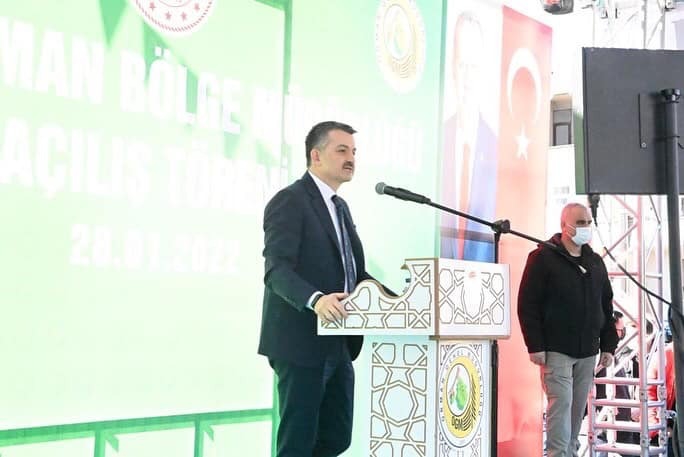 GELDİ GİTTİ, YİNE GELDİ BAKAN AÇILIŞINDA KURDELE KESTİ!...