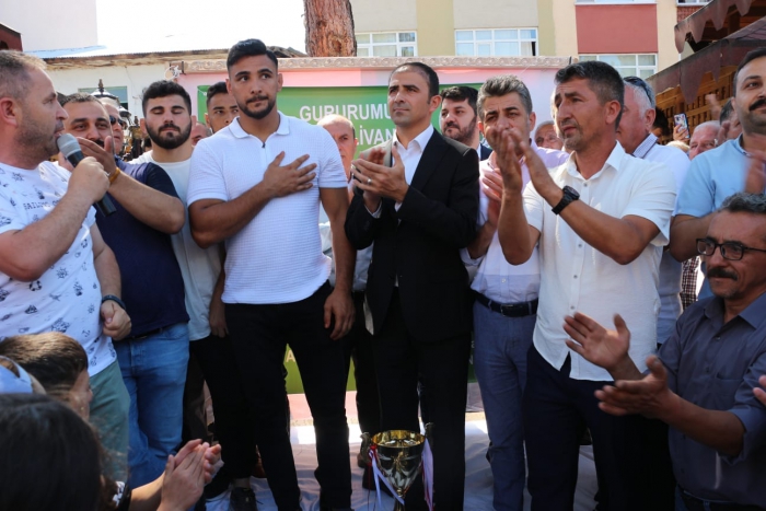 DURAĞANLI BAŞPEHLİVAN MUSTAFA TAŞ MEMLEKETİNE ZİYARETE GELDİ…