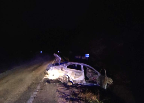 Boyabat’ta otomobil alev topuna döndü camlar bomba gibi patladı !