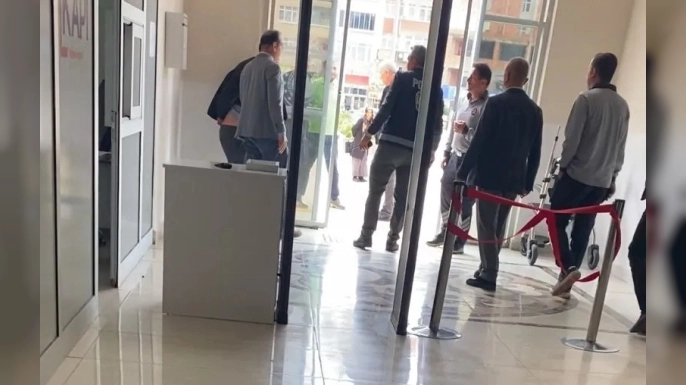 BOYABAT KAYMAKAMLIĞI’NDA GERGİNLİK: POLİS MEMURUNA SALDIRAN KİŞİ TUTUKLANDI