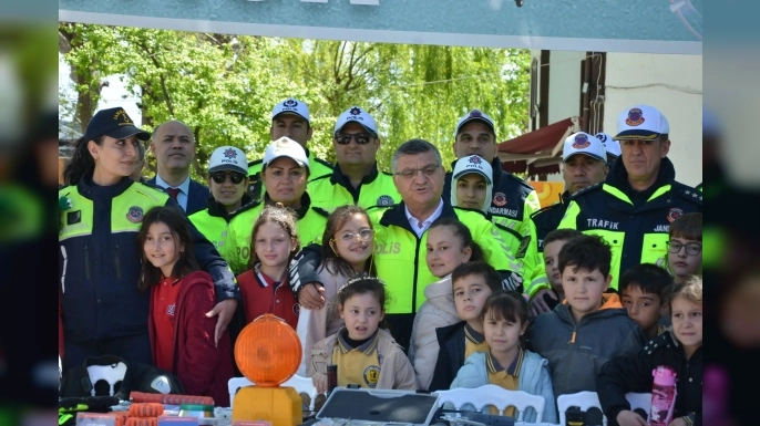 SİNOP’TA TRAFİK BİLİNCİ İÇİN YÜRÜYÜŞ DÜZENLENDİ
