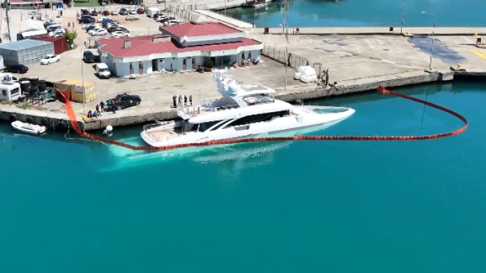 BATAN LÜKS YAT, UZMAN EKİPLERİN ÇALIŞMASIYLA KURTARILDI