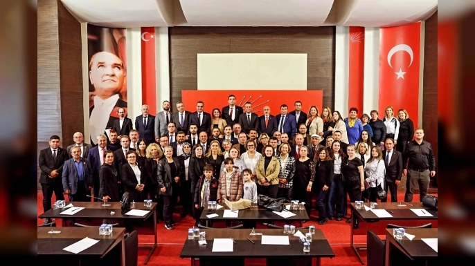CHP’DE KURULTAY TARTIŞMALARI SÜRÜ- YOR: SİNOPLU İKİ İSİM OLAĞANÜSTÜ KURULTAY ÇAĞRISINA DESTEK VERDİ