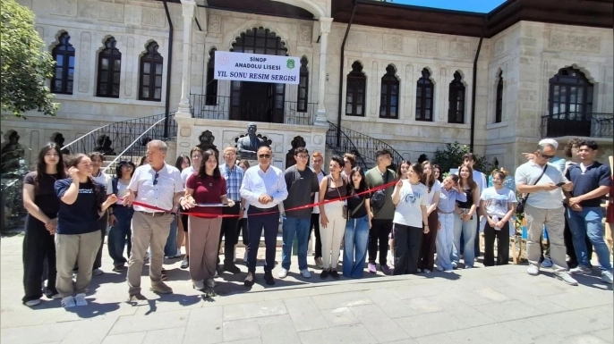 LİSE ÖĞRENCİLERİNDEN 100 ESERLİK SERGİ