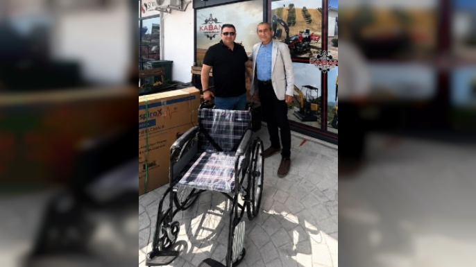 RAMAZAN KABAN’DAN ENGELLİ BİREYLERE TEKERLEKLİ SANDALYE DESTEĞİ