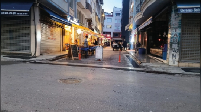 TERSANE BÖLGESİNDEKİ ORTAYOL SOKAK YAZ SEZONUNDA YAYALARA AYRILDI