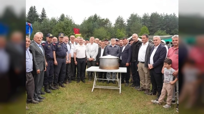VALİ ÖZARSLAN, EYMİR KÖYÜ’NDEKİ SAZ YAYLA ŞENLİĞİ’NDE VATANDAŞLARLA BULUŞTU