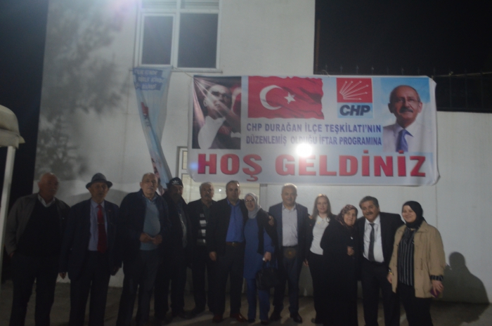 Durağan CHP ilçe teşkilatının düzenlediği iftar yemeğine yoğun ilgi... sandalye kalmadı yemek yetişmedi...