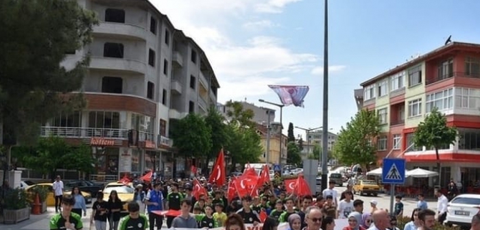 GENÇLİK HAFTASI YÜRÜYÜŞÜNDE DURAĞAN’DA BİR İLK OLDU.. SOKAKLAR ‘MUSTAFA KEMAL’İN ASKERLERİYİZ’ SLOGANI İLE İNLEDİ.