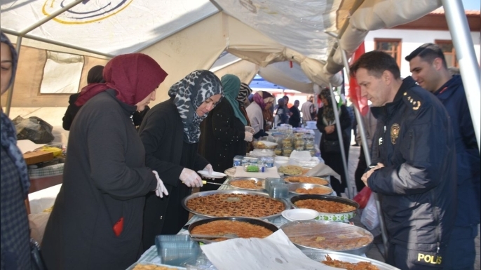 BOYABAT HALKINDAN GAZZE’YE BÜYÜK DESTEK: “GÖNÜL KÖPRÜSÜ” KERMESİNE YOĞUN İLGİ