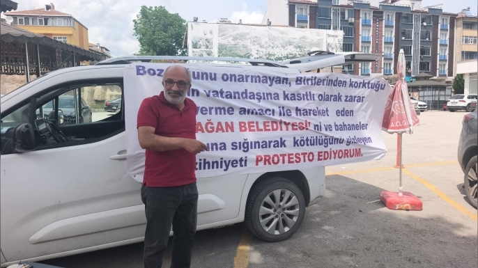 DURAĞAN’DA BİR İLK: VATANDAŞ BELEDİYEYİ PANKARTLA PROTESTO ETTİ