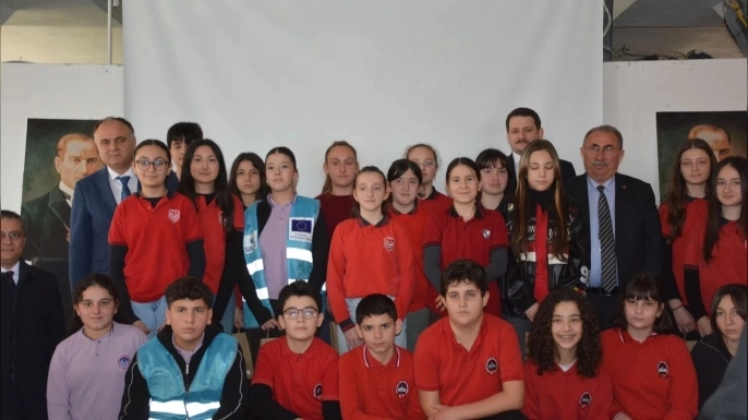 KARADENİZ SAHİLLERİNDEKİ ATIKLAR SİNOP’TA FARKINDALIĞA DÖNÜŞTÜ