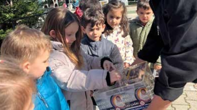 MİNİK YÜREKLER SADAKA KUMBARALARINI URAS BEBEK İÇİN AÇTI