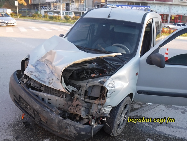 Boyabat'ta Trafik Kazası 3 Yaralı