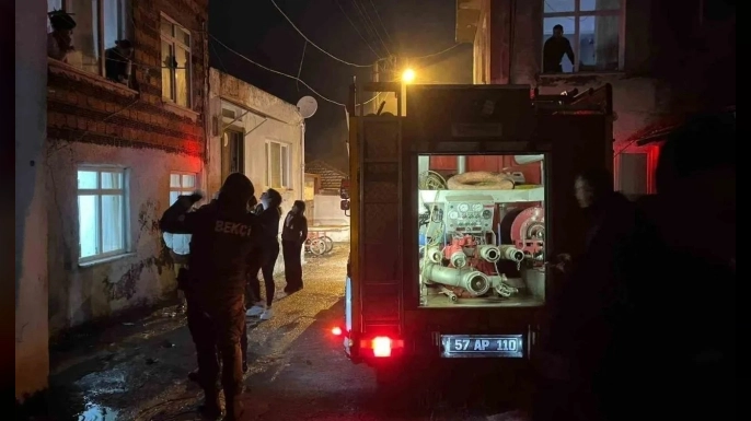 SİNOP’TA BACA YANGINI PANİĞE NEDEN OLDU