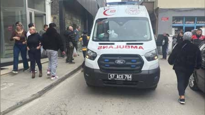SİNOP’TA İŞ YERİNDE CAM PATLADI: 1 KİŞİ ELİNDEN YARALANDI