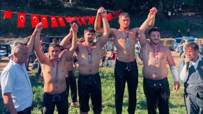 SİNOPLU PEHLİVANLARDAN GURURLANDIRAN BAŞARI