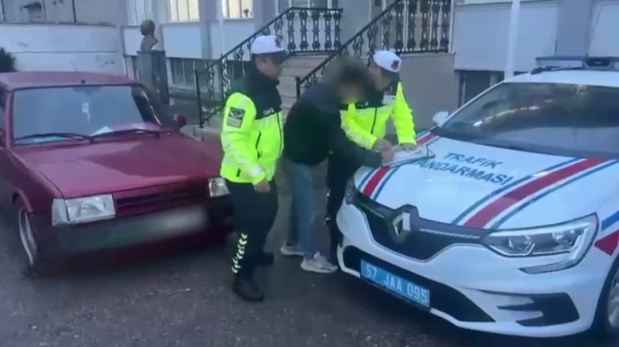 TRAFİĞİ TEHLİKEYE SONA VE GÜVENLİĞİ İHLAL EDEN SÜRÜCÜLERE SİBER TAKİP... GEREĞİ YAPILDI...