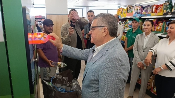 VALİ ÖZARSLAN GERZE'DE PET ŞİŞE İADE MERKEZLERİNİ İNCELEDİ