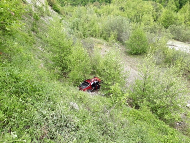 sinop-ta-otomobil-ucuruma-yuvarlandi-3-yarali-9